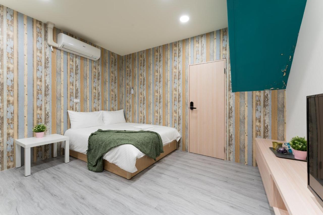 Reise Guesthouse 喜遊旅宿 ゲストハウス 旅マニア Tainan Exteriör bild