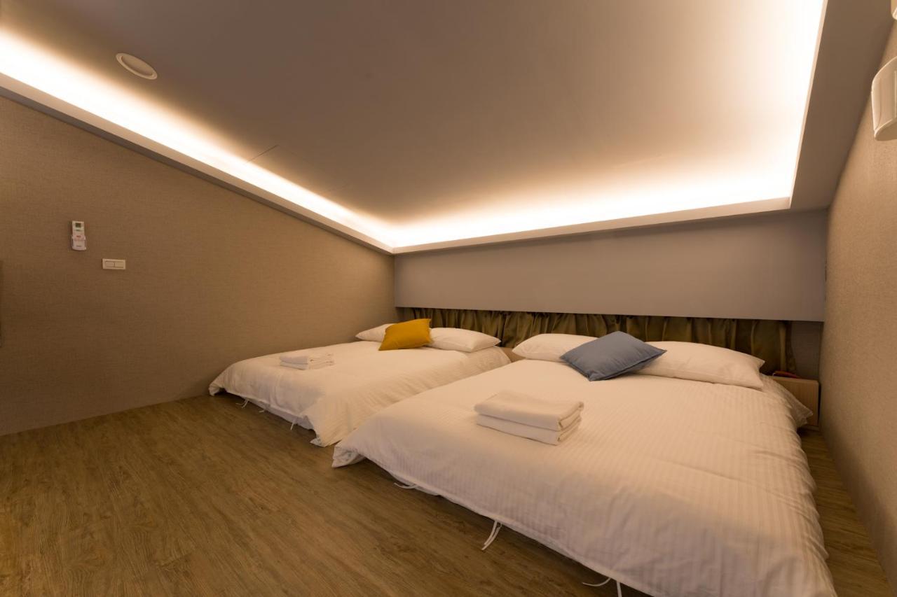 Reise Guesthouse 喜遊旅宿 ゲストハウス 旅マニア Tainan Exteriör bild