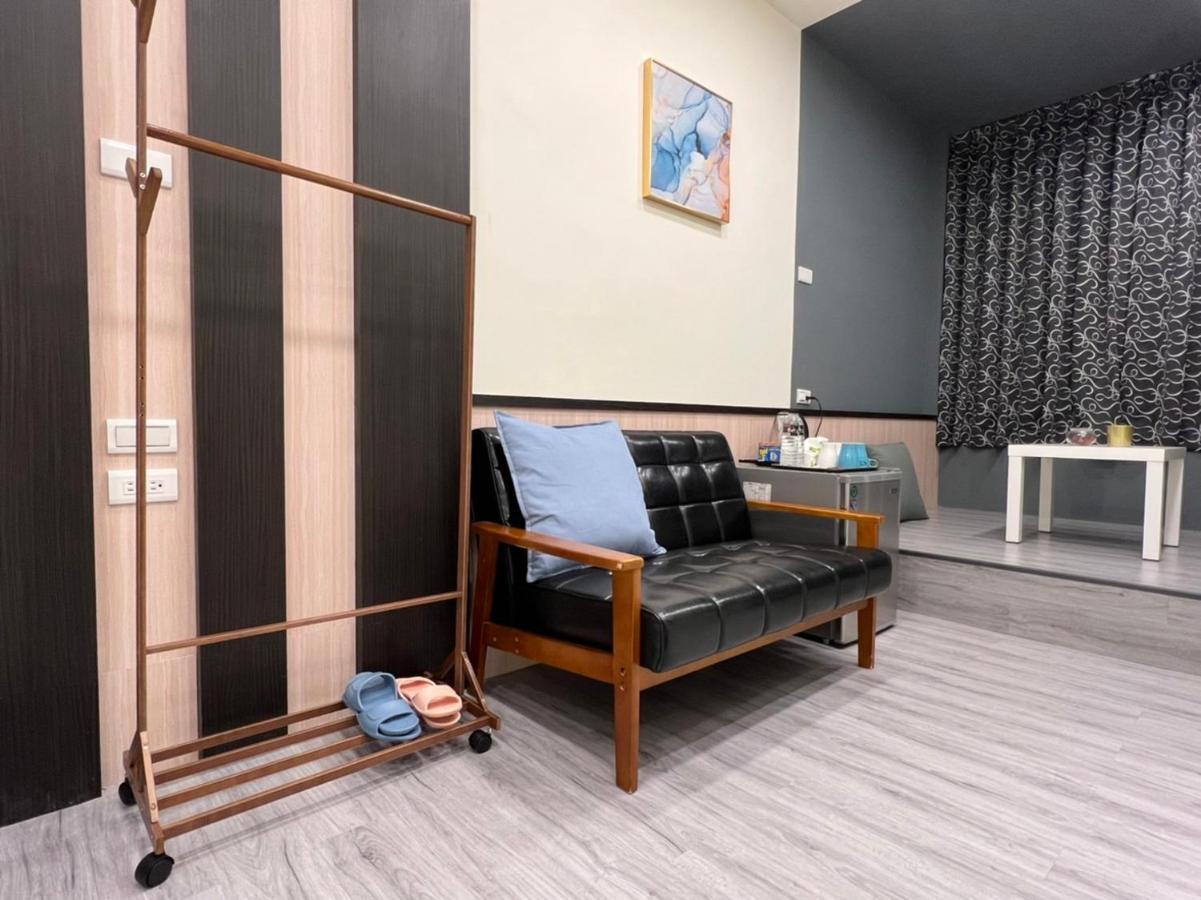 Reise Guesthouse 喜遊旅宿 ゲストハウス 旅マニア Tainan Exteriör bild
