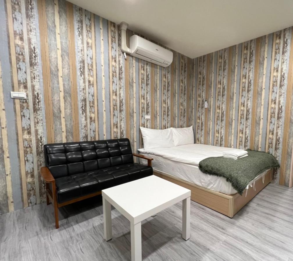 Reise Guesthouse 喜遊旅宿 ゲストハウス 旅マニア Tainan Exteriör bild
